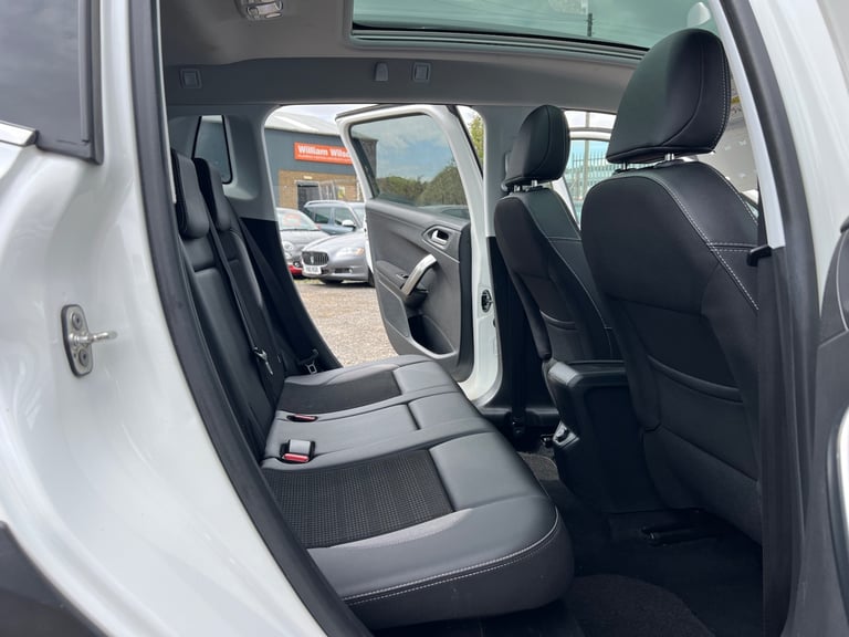 2018 68 PEUGEOT 2008 1.2 PURETECH ALLURE PREMIUM 5DR ONLY 33,000 MILES F/S/H