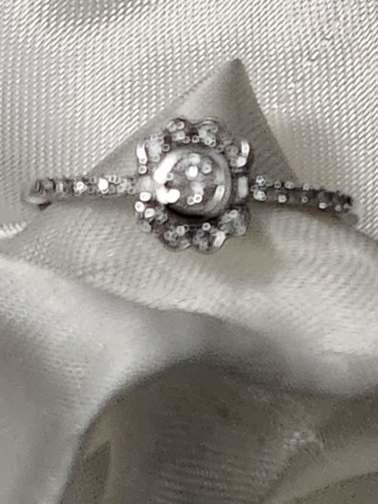 9ct White Gold Certified Natural Diamond Ring Size Q Brand new 