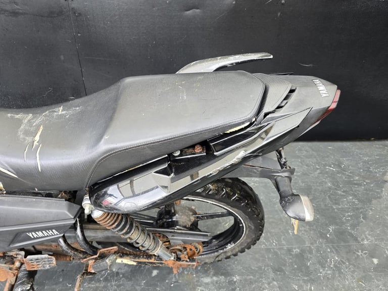 YAMAHA YS 125 PROJECT BIKE LEARNER LEGAL 125cc HPI CLEAR