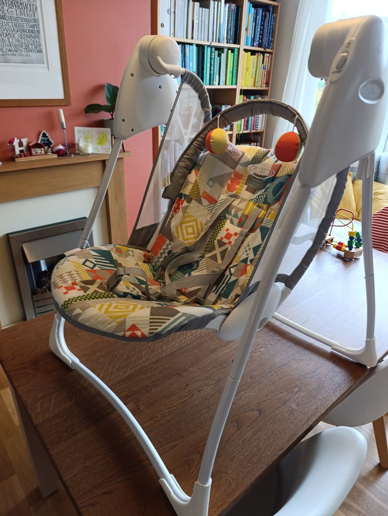 Graco baby swing (with batteries)
