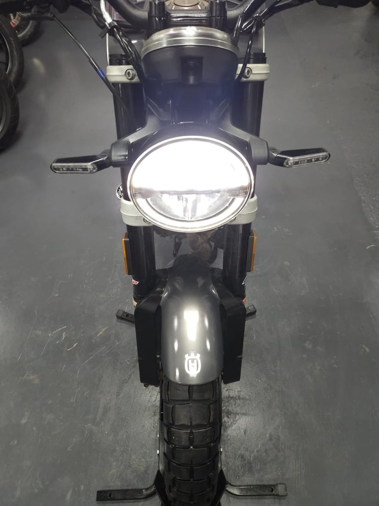 Husqvarna Svartpilen 125 2022 Low mileage 
