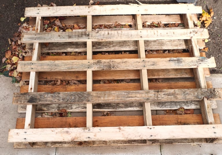 PALLET - FREE TO ANYONE WHO CAN COLLECT FROM BELTON