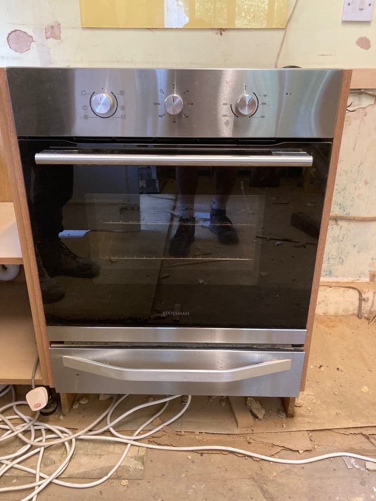 image for Electric oven with warming tray- brand Statesmen - perfect condition and clean!