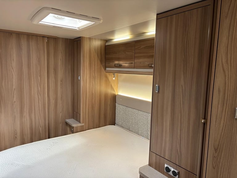 2020 Swift Fairway Platinum 880 8ft Wide, Transverse Island Fix Bed WAS £21,995