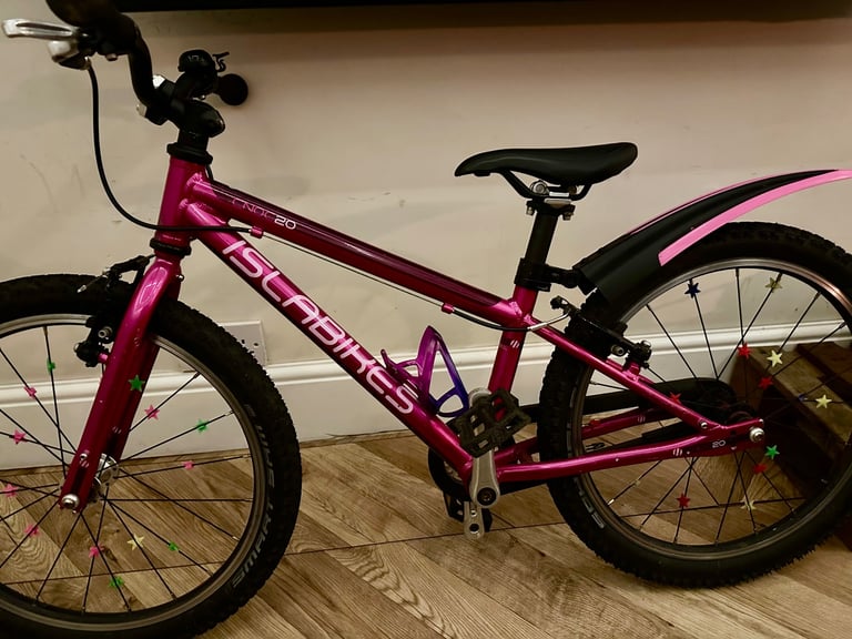 Isla bike pink 20’ wheels