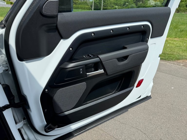 2023 Land Rover Defender 90 3.0 D250 MHEV Hard Top Fuji White - 14,825 Miles 