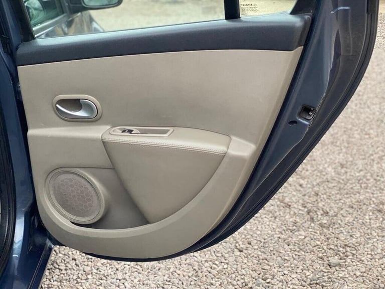 2007 Renault Clio 1.6 VVT Initiale 5dr HATCHBACK PETROL Manual