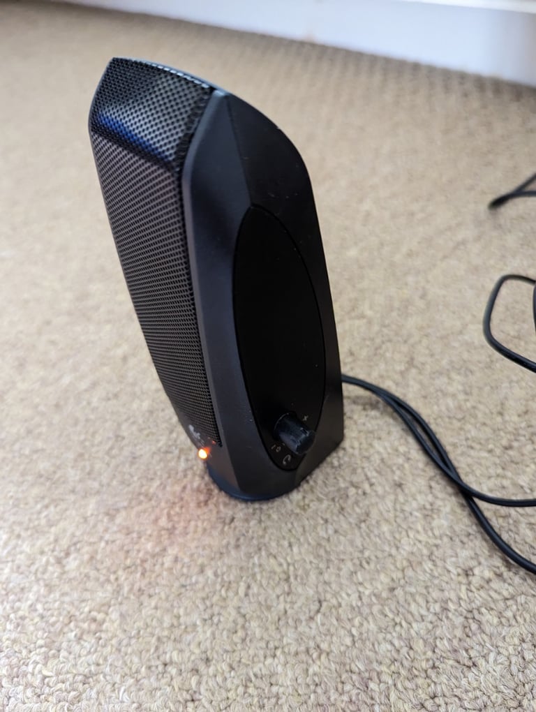 Logitech S120 Speakers for PC or laptop - 2 Channel Black Speakers in excellent condition