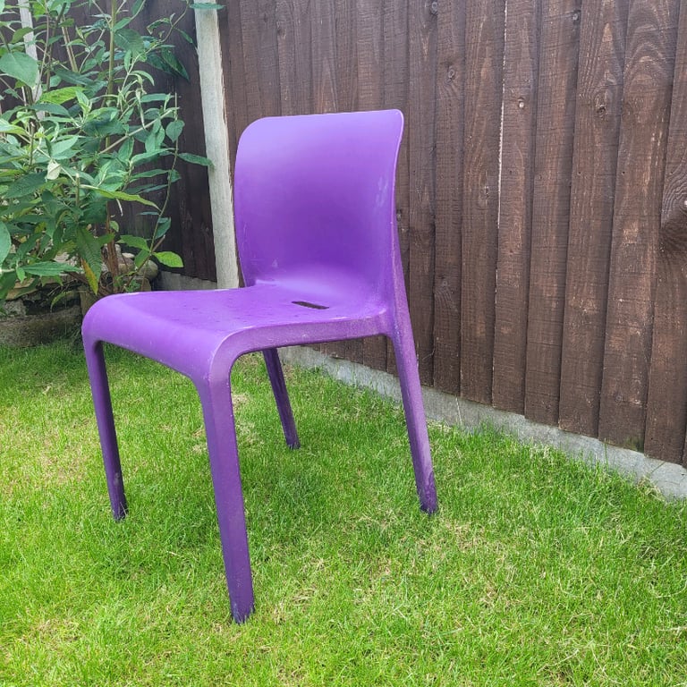 Purple plastic 2024 lawn chairs