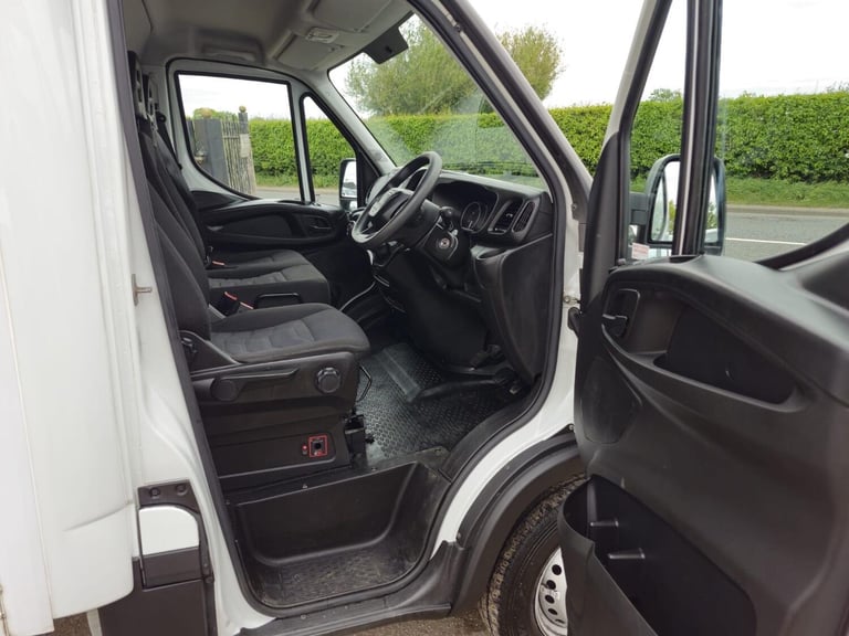 IVECO DAILY LUTON TAIL LIFT 2.3 D HPI 14V 35S 3000 2021