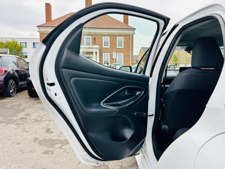 2022 Toyota Yaris 1.5 VVT-h Icon E-CVT Euro 6 (s/s) 5dr HATCHBACK Petrol/Electric Hybrid Automatic