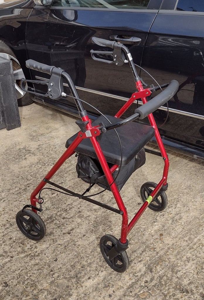 mobility walker with seat 