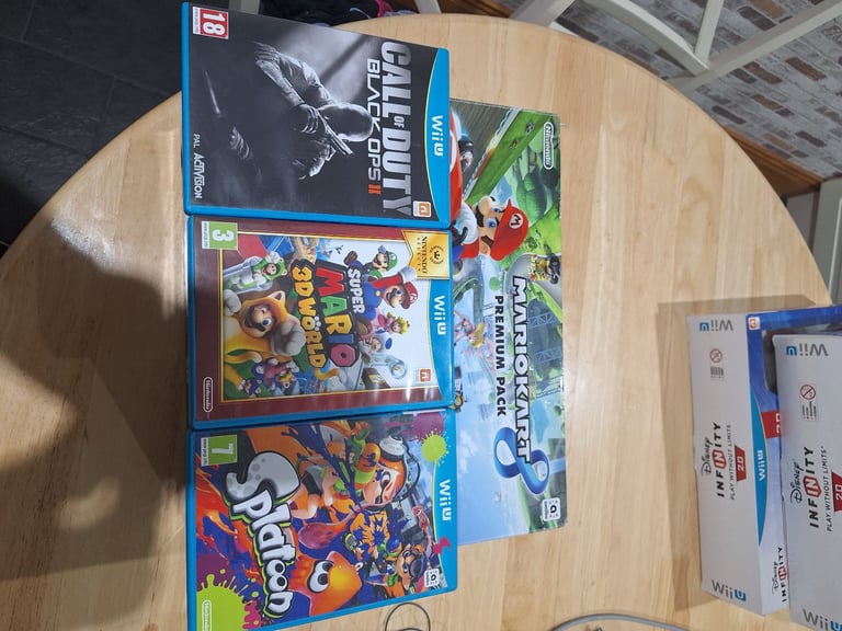 Mariokart 8 premium pack Nintendo Wii U 32GB Black Console Handheld System with Cables & Games