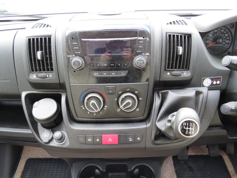 Bailey Autograph Approach 75/2 4 Berth Fixed Bed