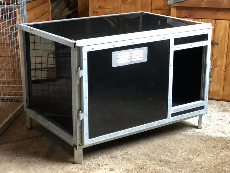 Galvanised thermal dog kennel
