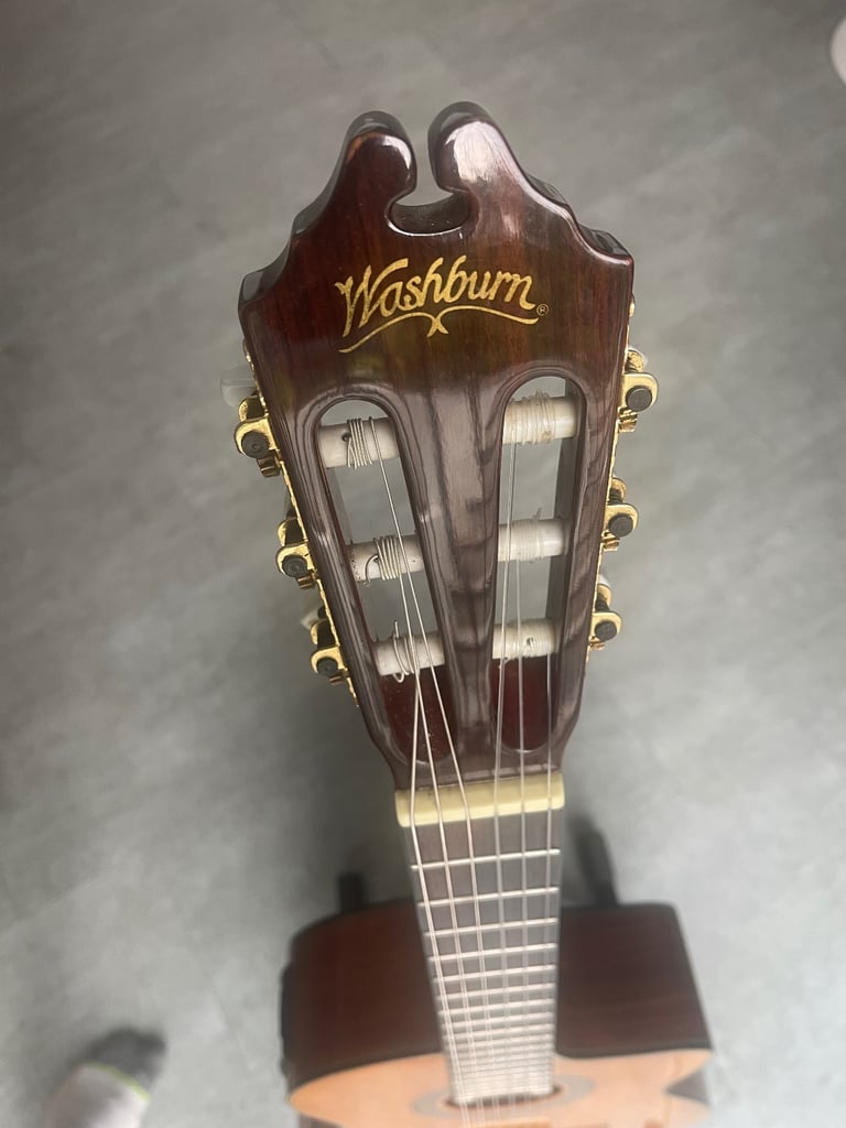 Washburn C104 SCE classical electric acoustic guitar