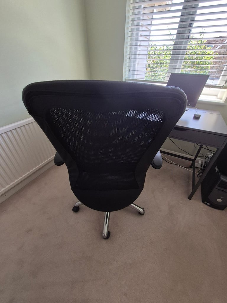 Black Office Desk Chair - adjustable and on castors - FREE