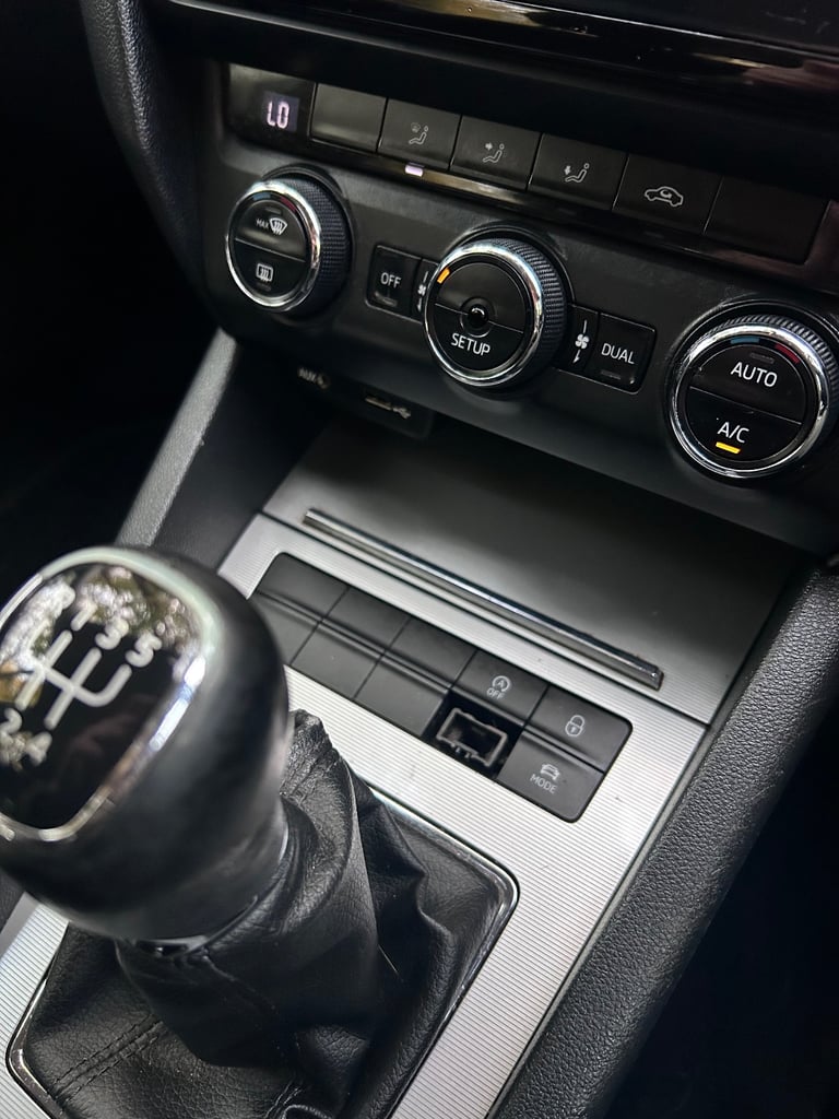 SKODA OCTAVIA ELEGANCE TDI CR 2014 FOR SPARES AND REPAIRS, COOLANT ISSUE