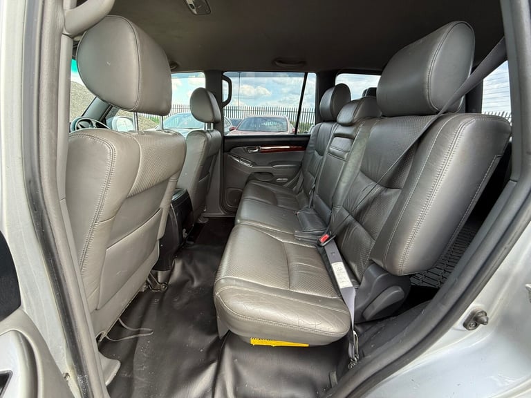 2010 59 TOYOTA LAND CRUISER LIMITED EDITION 3.0 D-4D AUTOMATIC 8 SEATER SILVER