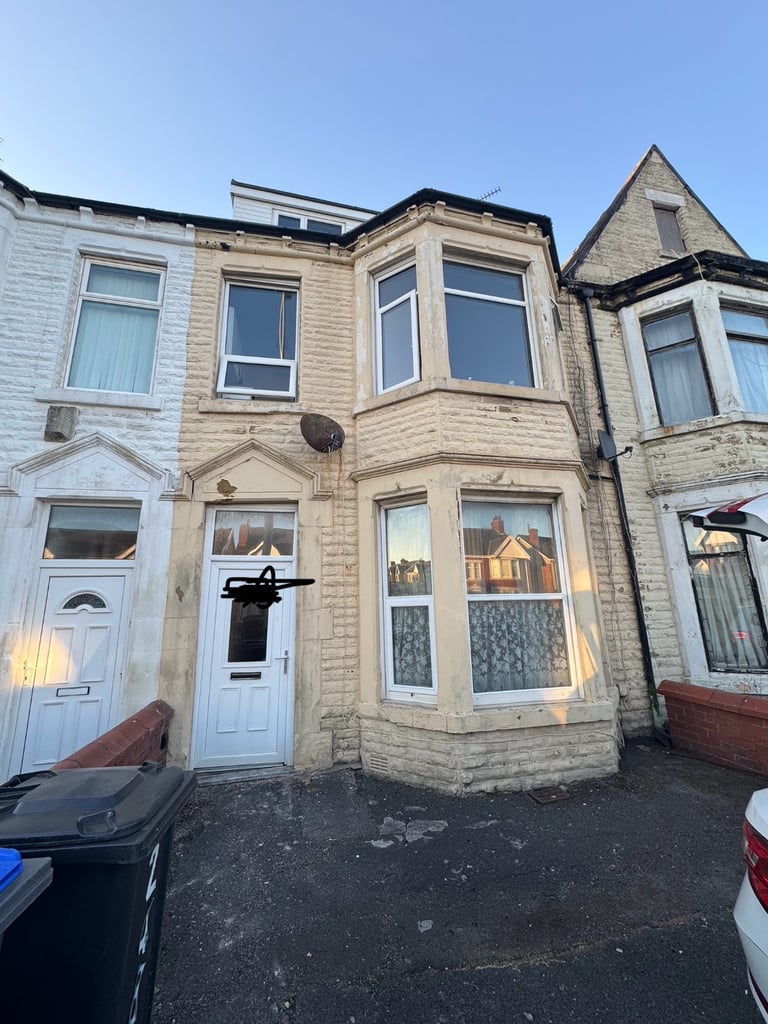 2 Bed room flat available for rent 