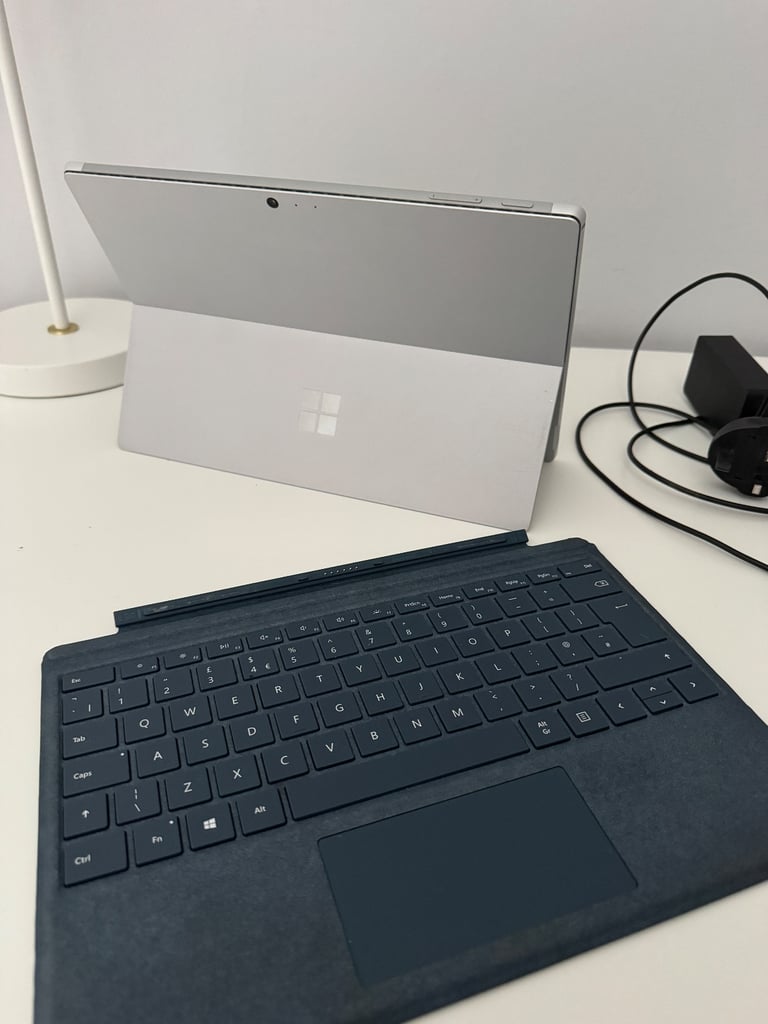 Microsoft Surface Pro 6 – i5 / 8GB / 256GB SSD 