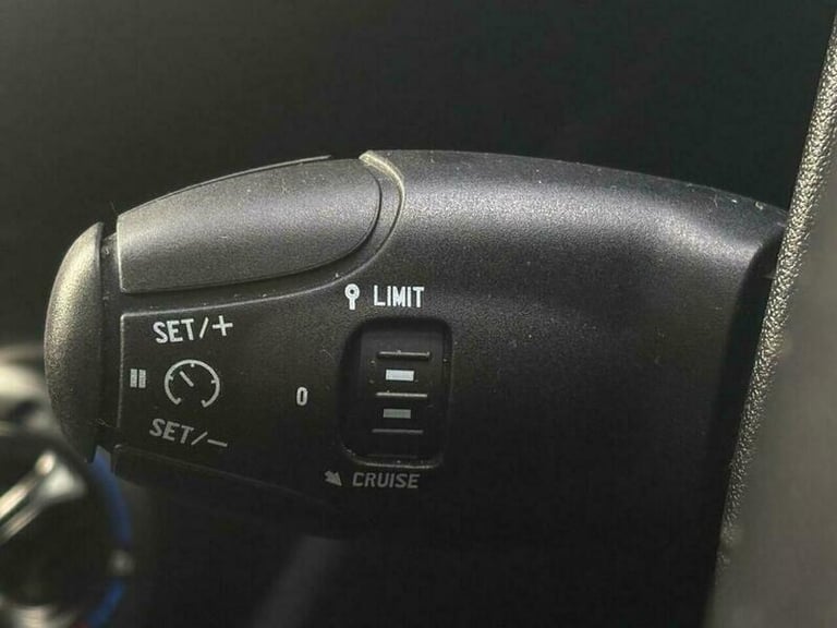 2015 Peugeot 208 1.2 VTi PureTech Style Hatchback 5dr Petrol Manual Euro 6 (82 ps) HATCHBACK Petr...