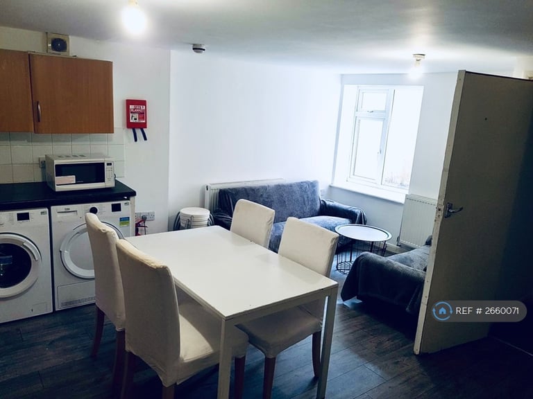 7 bedroom house in Oxford Street, Leamington Spa, CV32 (7 bed) (#2660071)