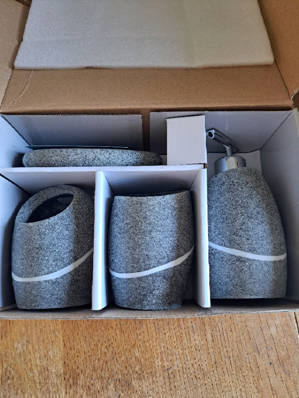 Bathroom set | in Great Yarmouth, Norfolk | Gumtree