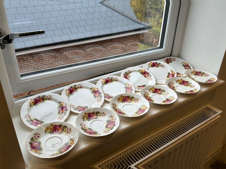 Antique Vintage Gainsborough Bone China dinner set x18