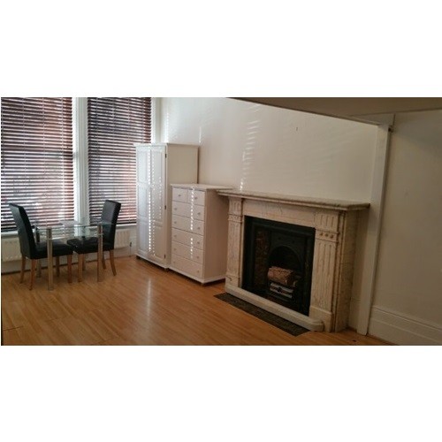 Double Mezzanine Semi-Studio in Glazbury Road, W14 9AS ** All Utility Bills Included***