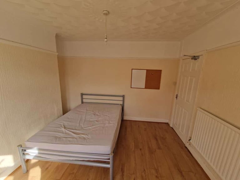 Double room available for rent - £450 per month