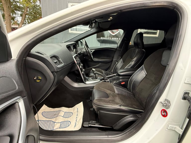 2015 Volvo V40 2.0 T2 R-Design Hatchback 5dr Petrol Manual Euro 6 (s/s) (122 ps) HATCHBACK Petrol...