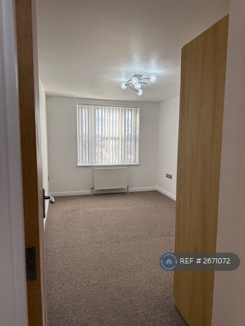 1 bedroom flat in Maidstone Road, Kent, ME4 (1 bed) (#2671072)