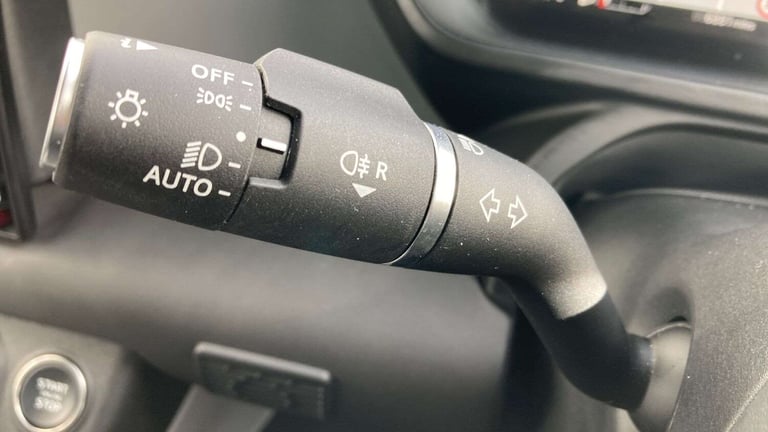 2025 Land Rover Defender 3.0 D250 X-Dynamic SE 90 3dr Auto ESTATE DIESEL Automatic