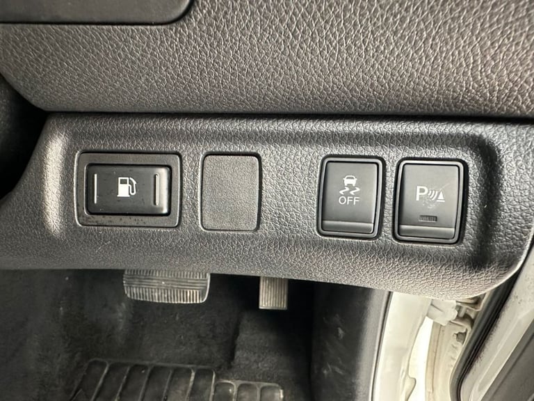 2016 Nissan Navara 2.3 dCi Tekna Pickup Double Cab 4dr Diesel Auto 4WD Euro 6 (190 ps) PICKUP Die...