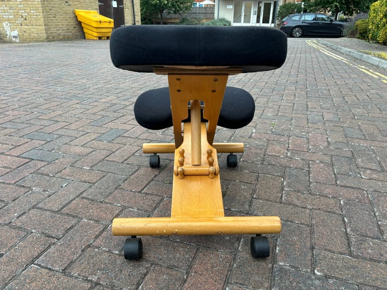 Fantastic Putnams Coccyx Good Posture Kneeling Chair Black Excellent