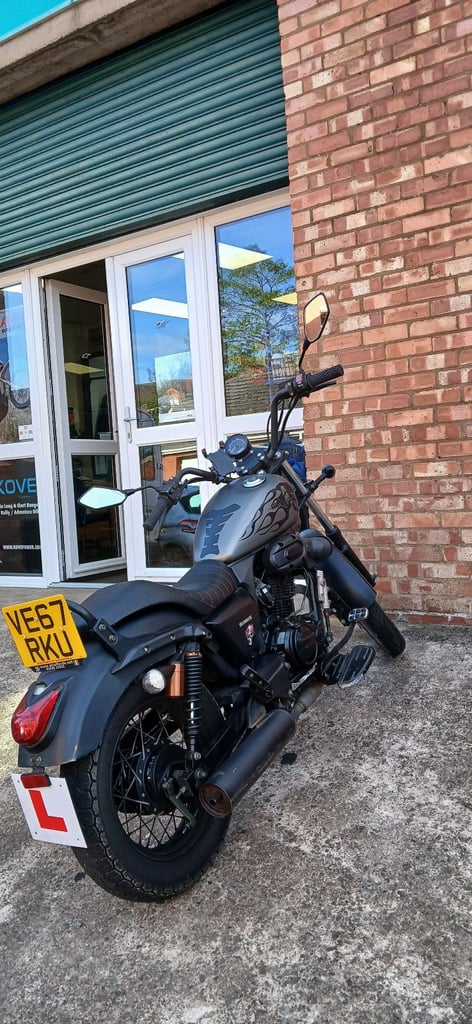 Sinnis, HOODLUM, 2018, 125 (cc)