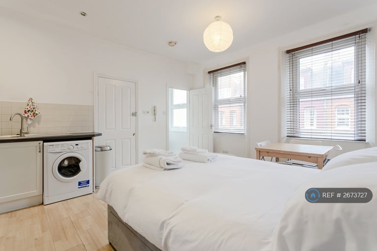 Studio flat in Charleville Rd, London, W14 (#2673727)