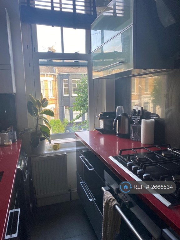 2 bedroom flat in Thistlewaite Road, London, E5 (2 bed) (#2666534)