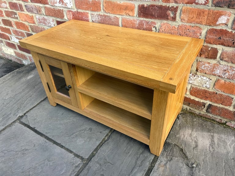 Solid Oak TV Stand - Excellent Condition 