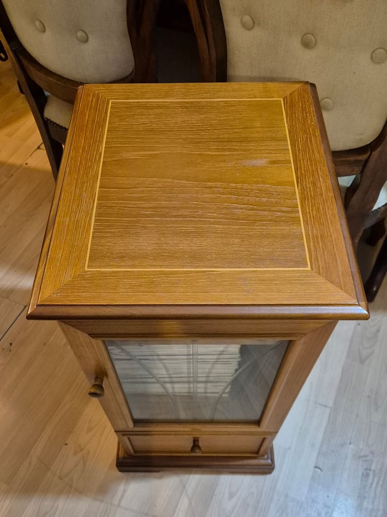 MEDIA CABINET/BEDSIDE TABLE. 