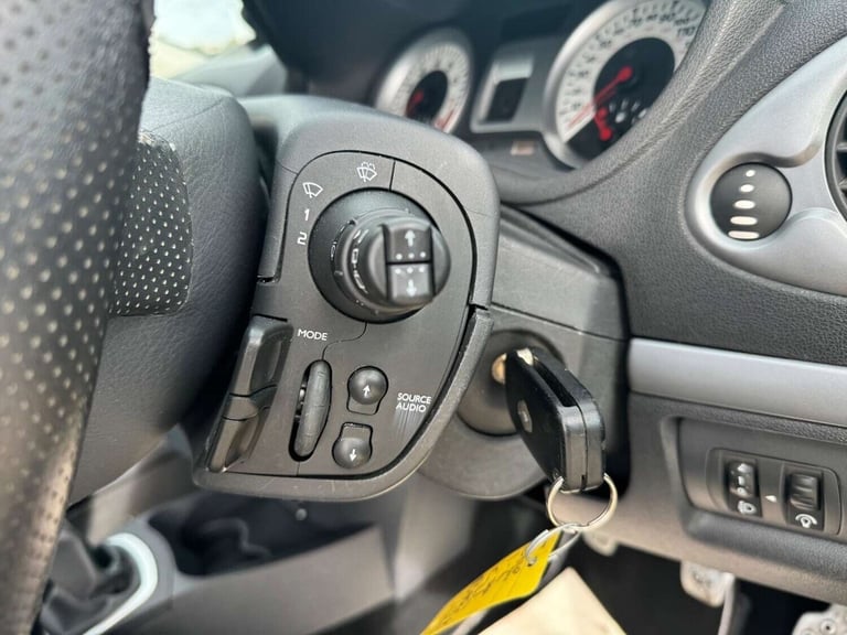 2009 Renault Clio 1.6 VVT 128 GT 3dr HATCHBACK PETROL Manual