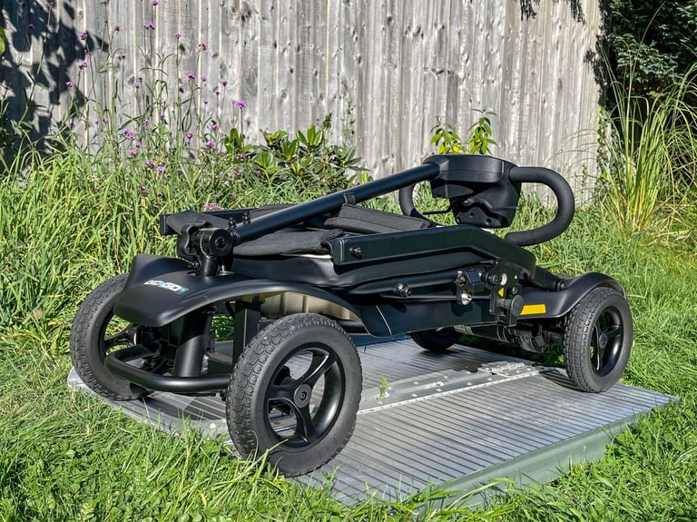 Pride GoGo MG2 Ultra Light FOLDING MOBILITY SCOOTER 14.7KG AIRLINE SAFE was £2495
