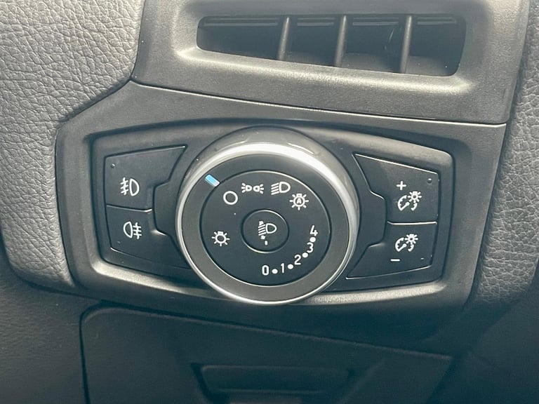 Ford Focus 1.6 Ti-VCT 125 TITANIUM POWERSHIFT AUTO