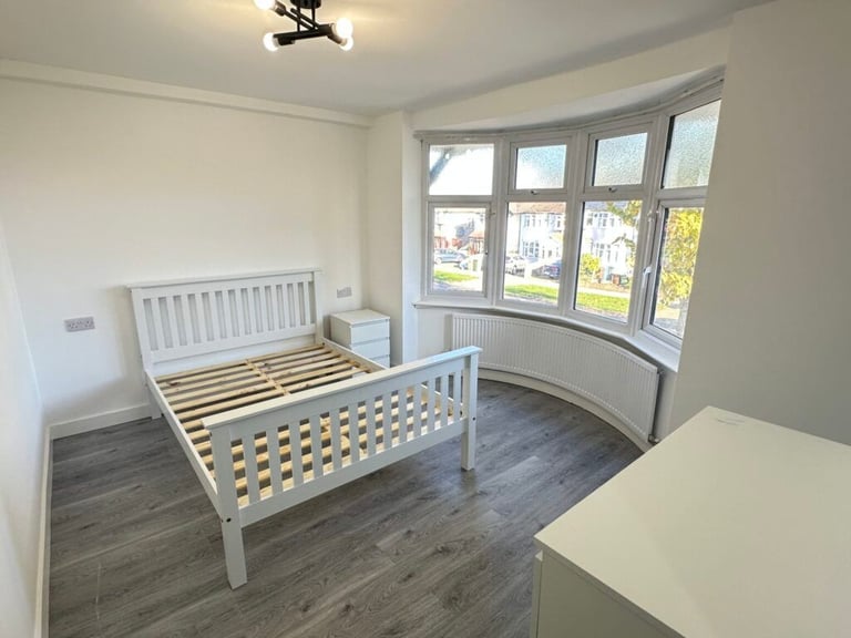 SELECTION OF BRAND NEW ENSUITE BEDSITS CARLYON AVENUE SOUTH HARROW HA2