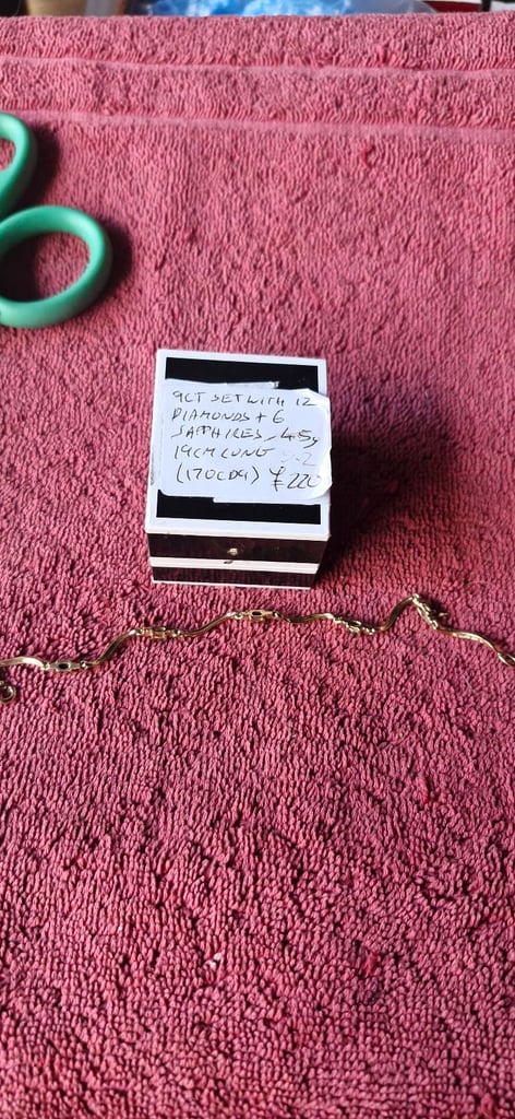 9ct carat gold bracelet with diamonds 