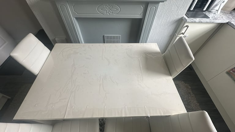 image for White dining table good condition