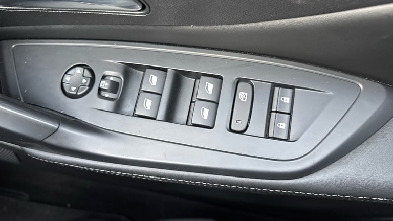 2022 Peugeot 308 1.2 PureTech Allure Premium 5dr EAT8 Petrol Hatchback Hatchback Petrol Automatic