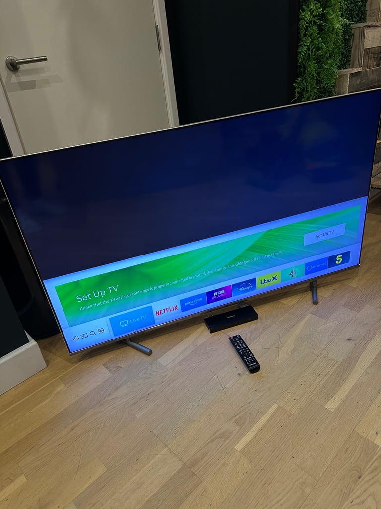 Samsung 55” 4K Ultra HDR smart QLED QE55Q6FAMT excellent condition 