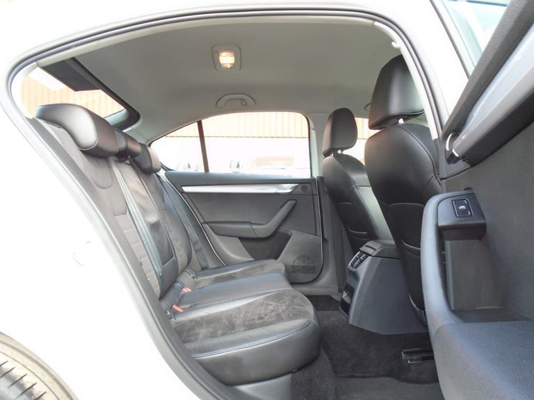 2015 Skoda Octavia 1.6 TDI Elegance Euro 5 (s/s) 5dr Diesel